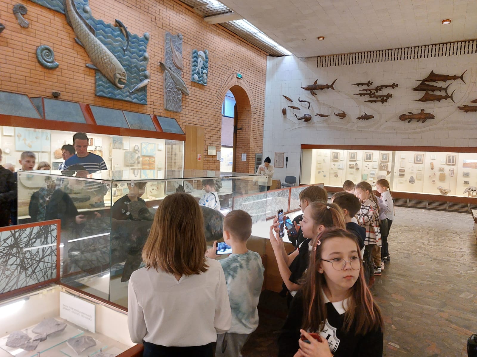 Ребята из 3"А", 3"В" класса посетили Палеонтологический музей с экскурсией "Основные типы древних животных, их наиболее интересные и крупные представители".