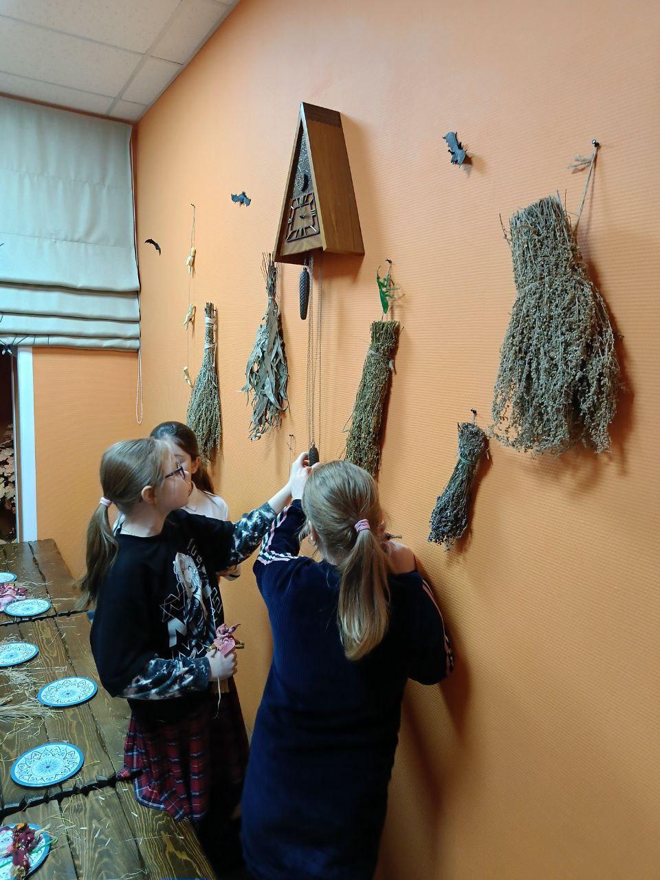 В масленичную неделю учащиеся начальной школы посетили Музей бабы Яги.