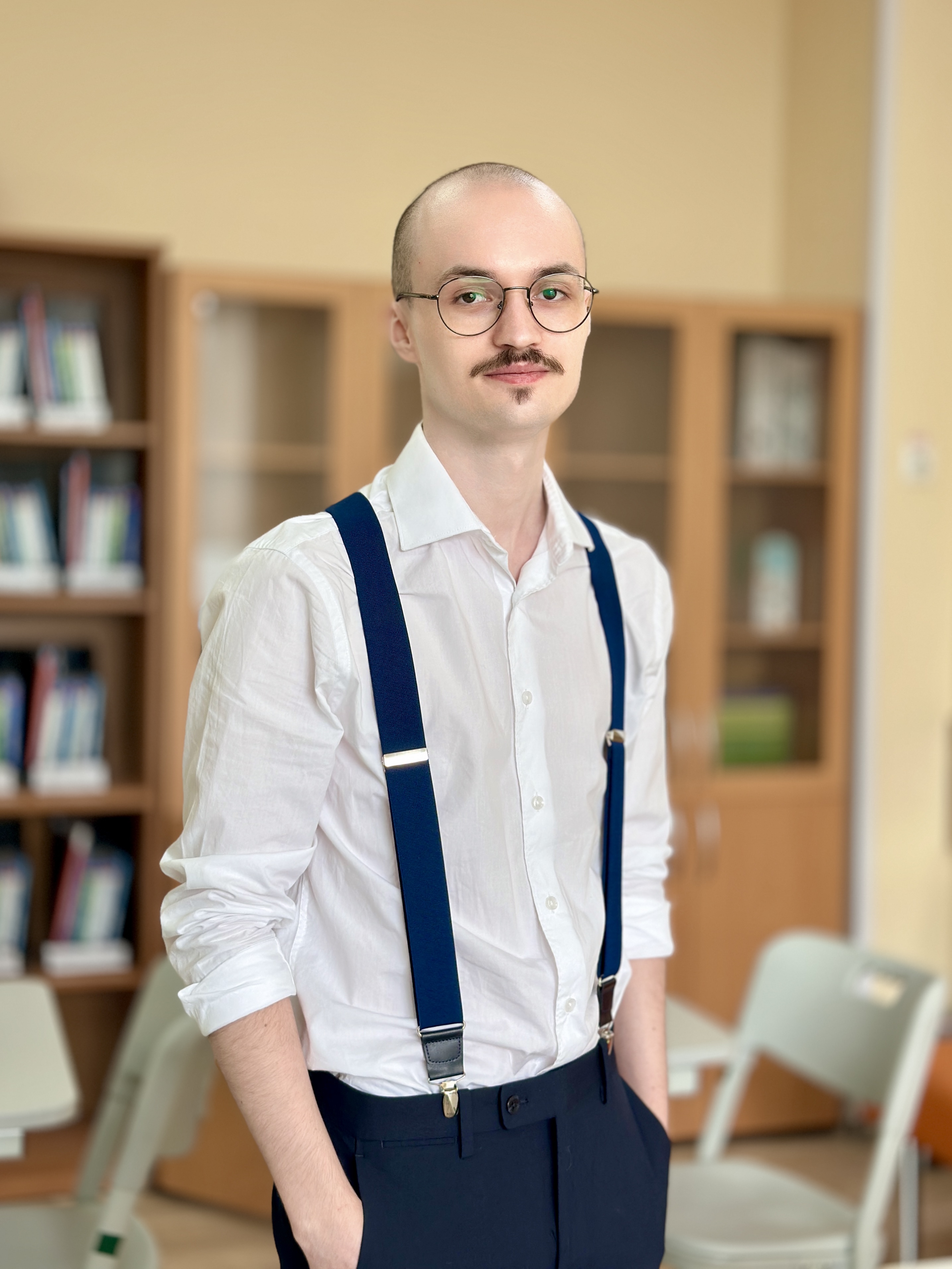 учитель истории - Юрченко Алексей Александрович