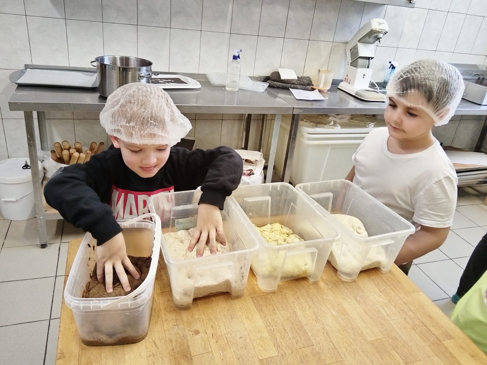 Пекарня - это место, где повсюду витает аромат свежего хлеба.