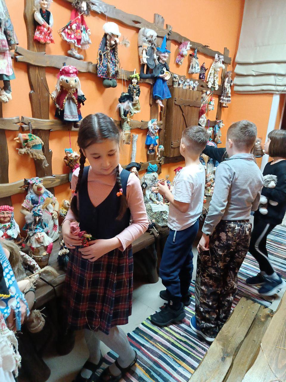 В масленичную неделю учащиеся начальной школы посетили Музей бабы Яги.